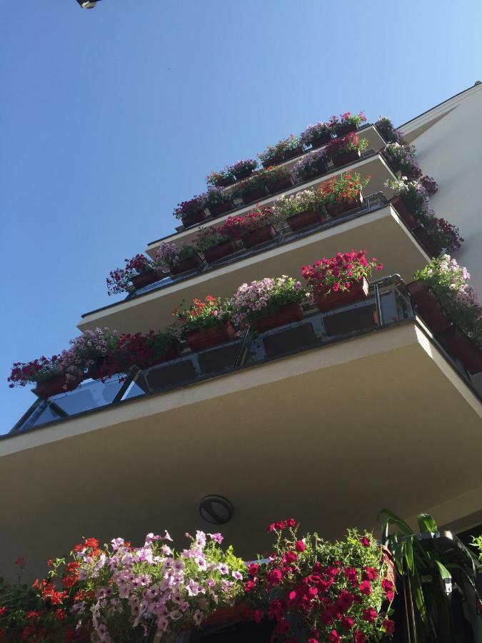 Bentley Apartments Pristina Exterior photo